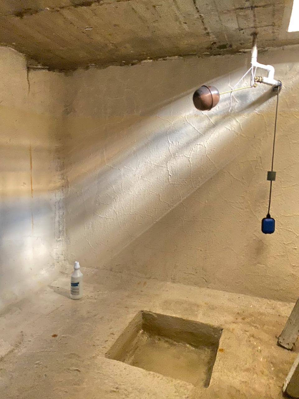 AKUAVILA SAS, es una empresa certificada en Bogotá especializada en lavado y desinfección de tanques de agua potable, donde se realiza el lavado y limpieza tanques de agua potable Bogotá, así como a tanques plásticos, subterráneos, en fibra de vidrio o cualquier material, así como lavado de tanques de aguas residuales o aguas lluvias. Especialistas en impermeabilización y mantenimiento estructural de tanques subterráneos con los equipos y componentes que hacen parte de su funcionamiento. Empresa certificada de lavado de tanques, realizamos mantenimiento de tanques domiciliarios en Bogotá. De acuerdo con la regulación establecida en Bogotá, D.C.-Colombia, el lavado de tanques de agua potable se debe realizar cada seis meses.