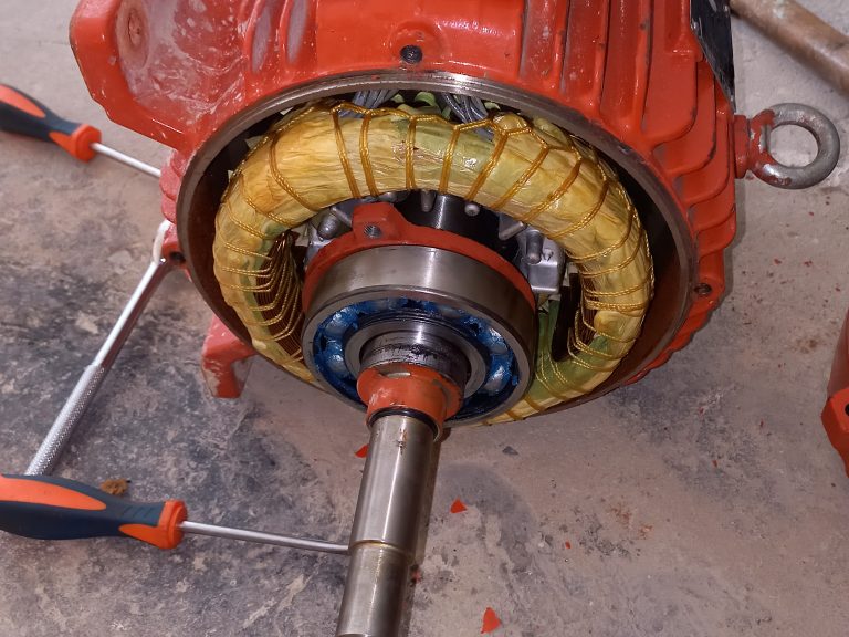 AKUAVILA SAS, Es una empresa de servicio de mantenimiento de bombas de agua en Bogotá, servicio de mantenimiento e instalación de bombas de agua. Mantenimiento de Motobombas y Electrobombas. Servicio técnico de bombas sumergibles. Mantenimiento de sistemas de bombeo en Bogotá. Mantenimiento preventivo y correctivo de electrobombas y motobombas, revisión y/o cambio de sellos mecánicos, rodamientos, borneras, ventiladores, ejes, impulsores, bobinados, etc. Nuestro equipo de trabajo cuenta con los conocimientos suficientes, lo que garantiza a nuestros clientes la calidad y cuidado de los equipos que nos confían para su mantenimiento.