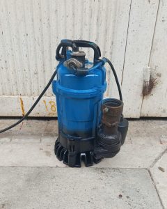 AKUAVILA SAS, es una empresa dedicada a dar soluciones a las necesidades de nuestros clientes concernientes a mantenimiento de redes Hidráulicas y eléctricas, para lo cual orientamos nuestros esfuerzos en ofrecer servicios de alta calidad en “Mantenimiento preventivo y correctivo de Motobombas, Electrobombas y red contra incendios, suministro e instalación de tubería en PVC, acero inoxidable calibre 40, Lavado de tanques Bogotá y Cundinamarca certificado, e Impermeabilizaciones de tanques de agua potable, Bobinado de Motores eléctricos, limpieza pozos sépticos de aguas residuales y de lluvias, Automatización de Tableros eléctricos, mantenimiento de bombas sumergibles, Venta de Equipos y repuestos, etc. Solicite con nosotros una visita físico-técnica para la revisión de sus cuartos de bombas de aguas potables como de lluvias y residuales. Somos una empresa líder en el sector de mantenimiento de motobombas y electrobombas, mantenimiento de bombas sumergibles, redes hidráulicas y lavado de tanques de agua potable. También solicite con nuestros asesores los equipos hidráulicos y eléctricos que requieran.